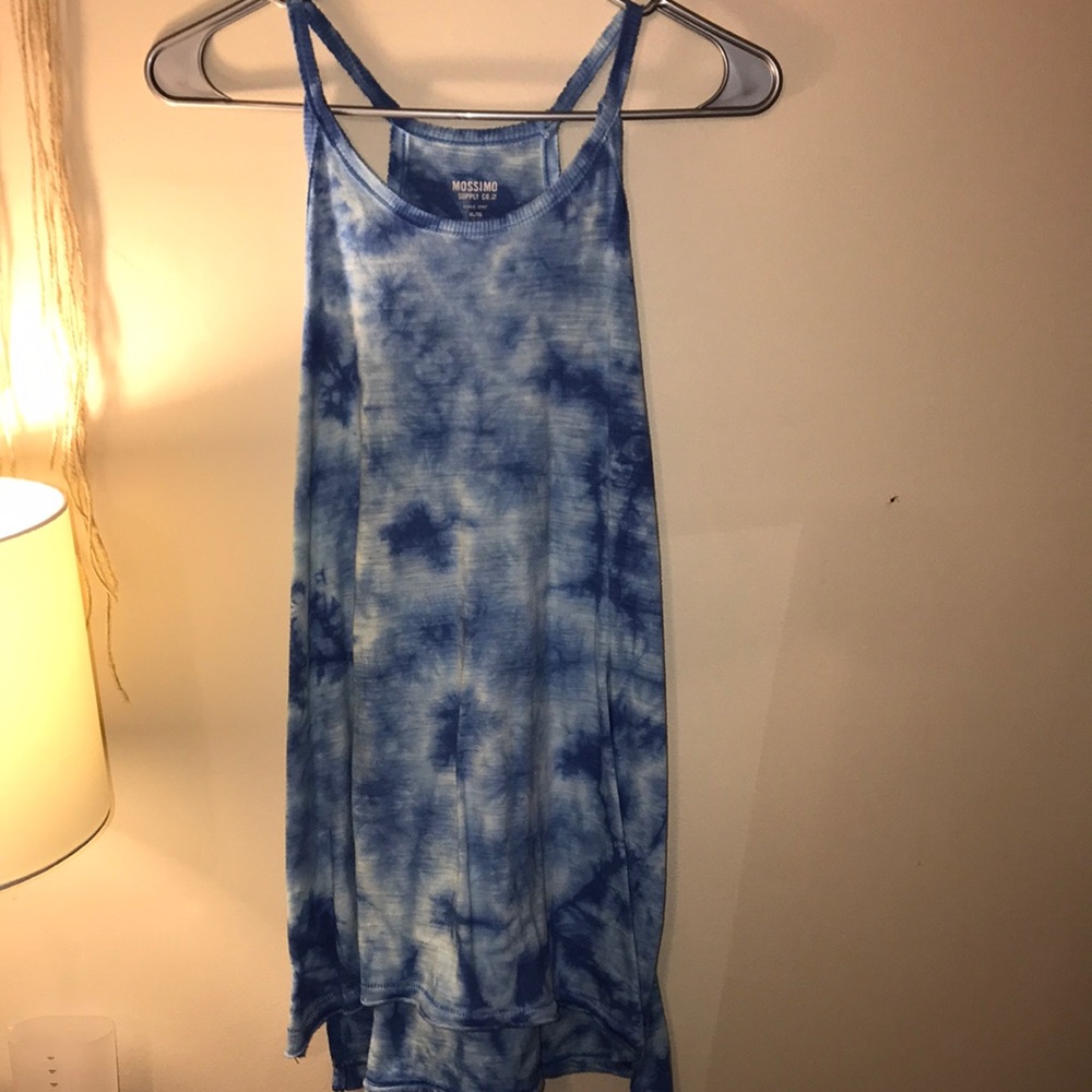 blue tank top